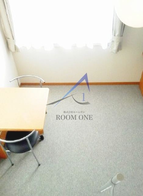 レオパレスReveMaisonの居間・リビング|洋室のお部屋です。