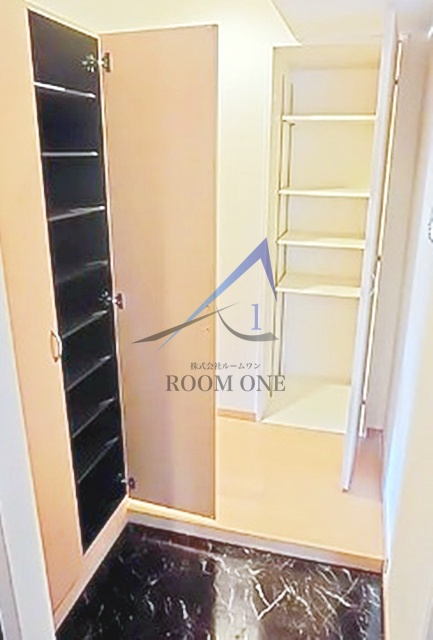 Latour OZAWAの玄関|玄関です。