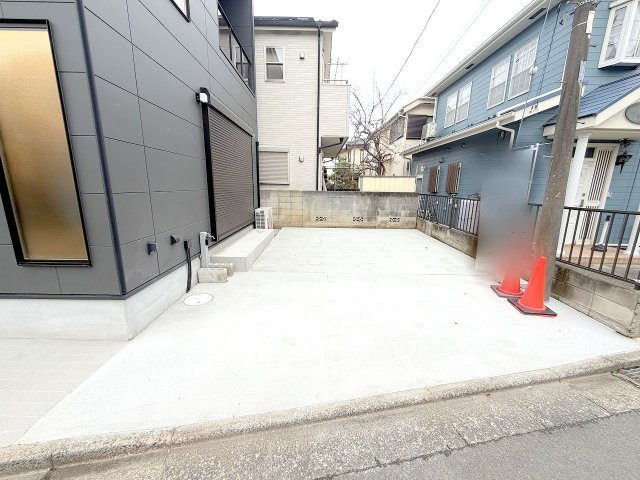 あきる野市野辺全1棟　新築戸建の駐車場