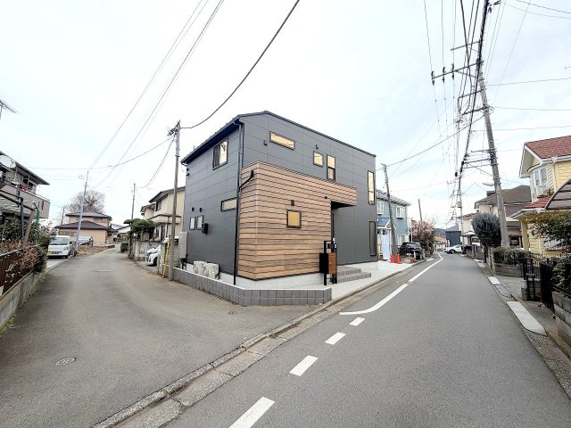 あきる野市野辺全1棟　新築戸建の前面道路含む現地写真