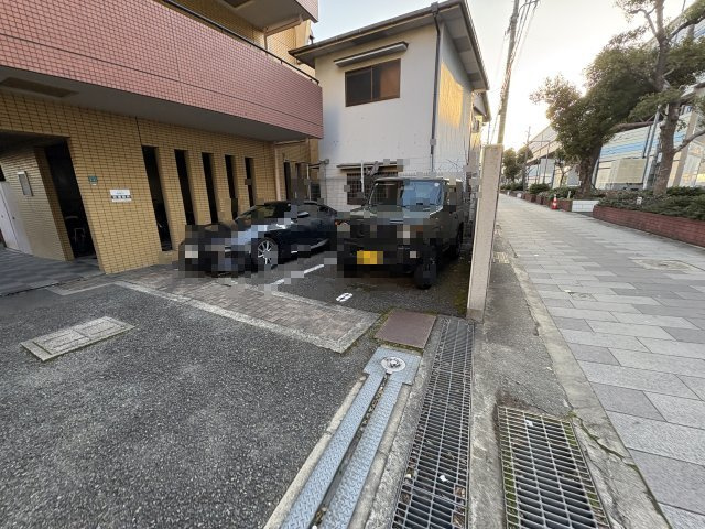 カーサコモド芦屋の駐車場