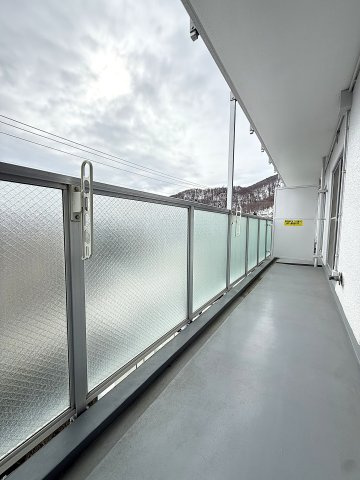 南三十二条グランドハイツのバルコニー