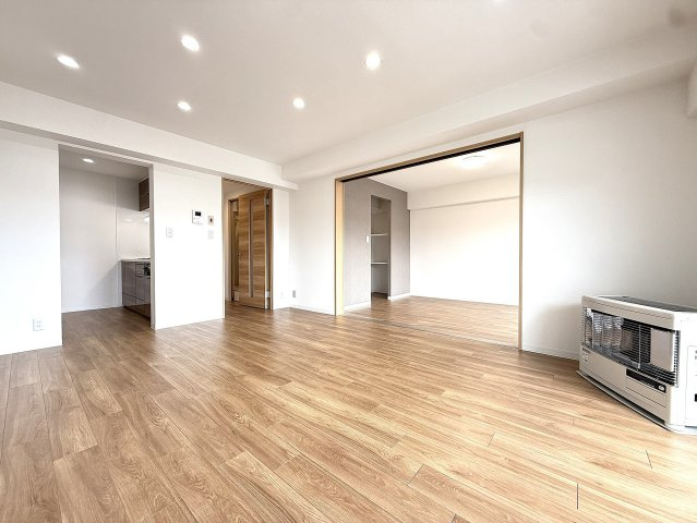 南三十二条グランドハイツの居間・リビング