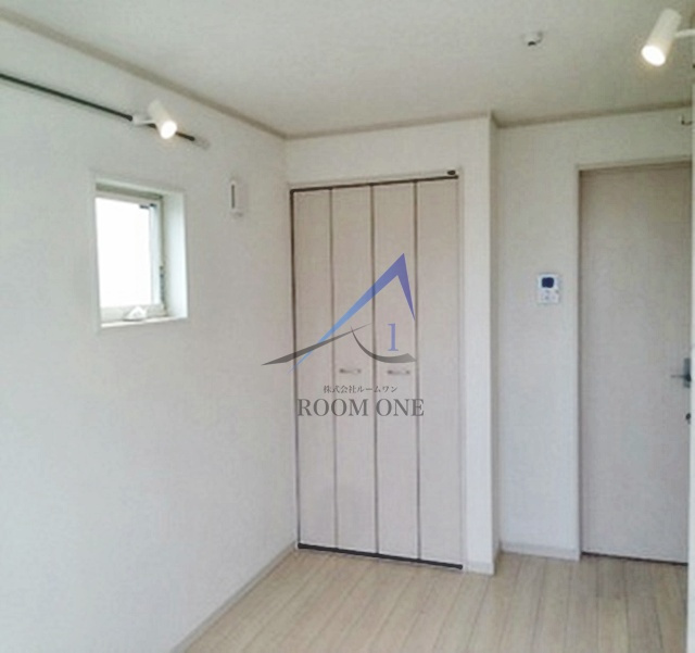 ハーミットクラブハウス白楽ソレイユの居間・リビング|洋室のお部屋です。