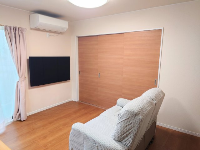 売中古戸建　静岡市清水区大内新田の居間・リビング|16.1帖のリビングです！