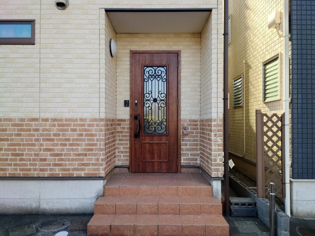 売中古戸建　静岡市清水区大内新田の玄関|おしゃれな玄関扉です！