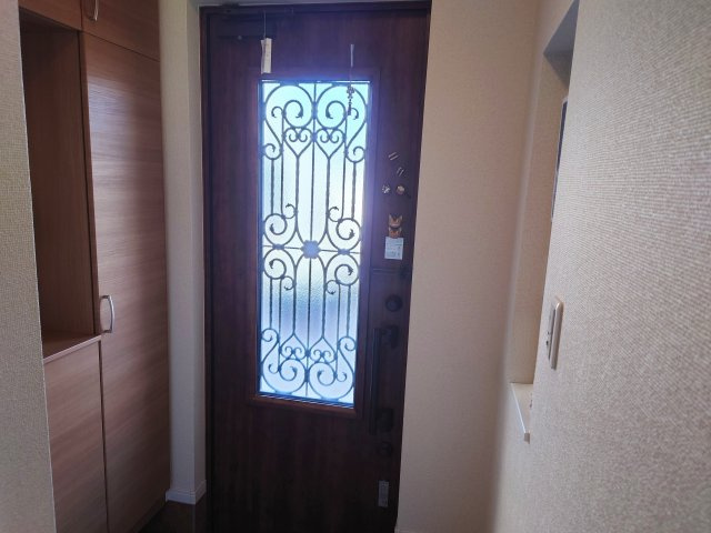 売中古戸建　静岡市清水区大内新田の玄関|収納スペースがあるので、玄関がすっきりして見えそうです！