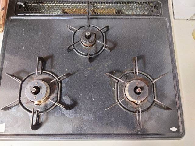 売中古戸建　静岡市清水区大内新田のキッチン|3口コンロなので料理の時間が短縮されそうです！
