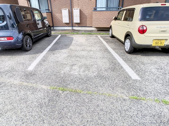 ライクタウン飯田Ａの駐車場