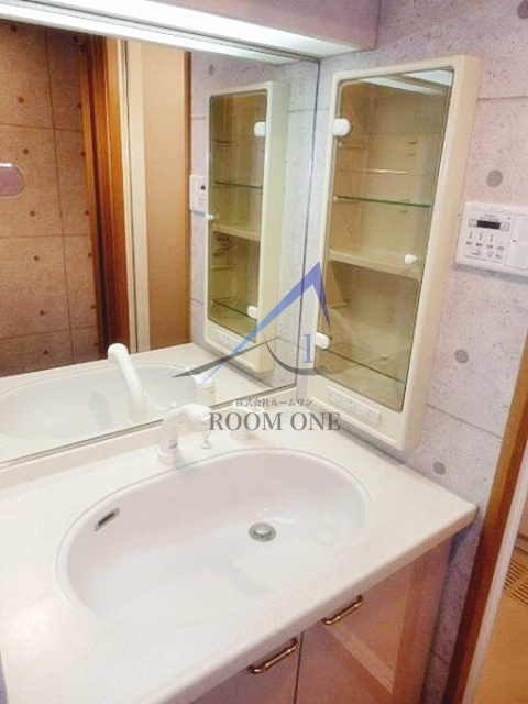 フェニックス幡ヶ谷弐番館の洗面所|洗面台です。