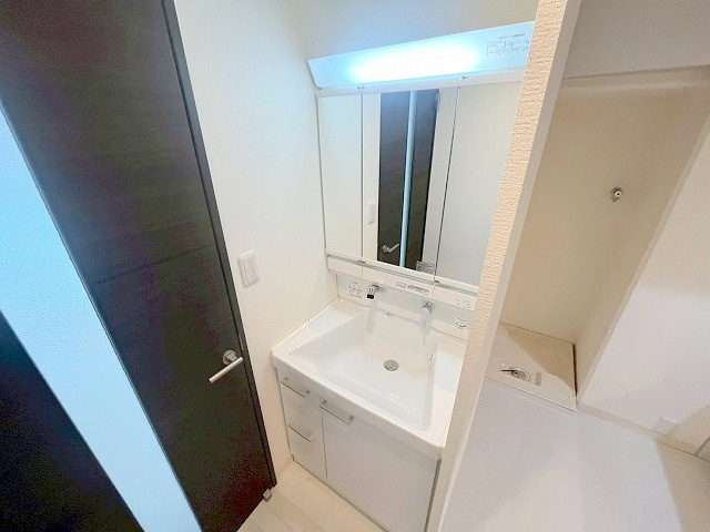 ネオライフ新大阪東棟の洗面所