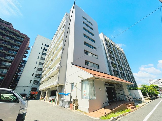 ネオライフ新大阪東棟の外観