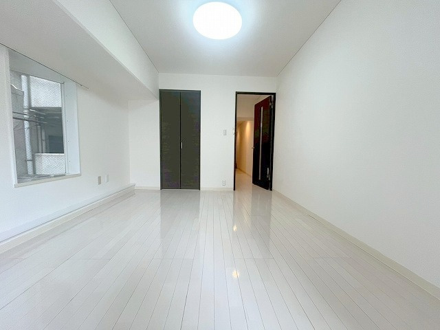 ネオライフ新大阪東棟の居間・リビング