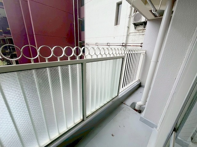 ネオライフ新大阪東棟のバルコニー