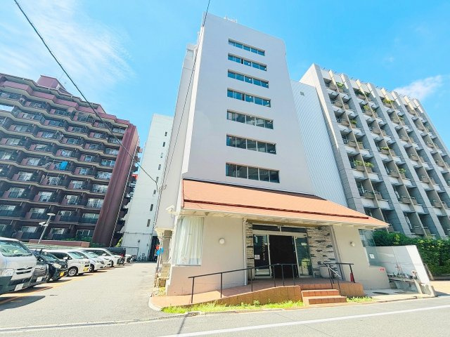 ネオライフ新大阪東棟の外観