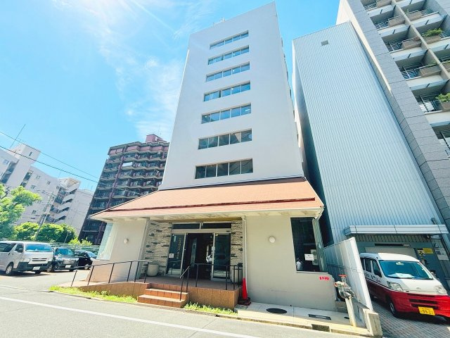 ネオライフ新大阪東棟の外観