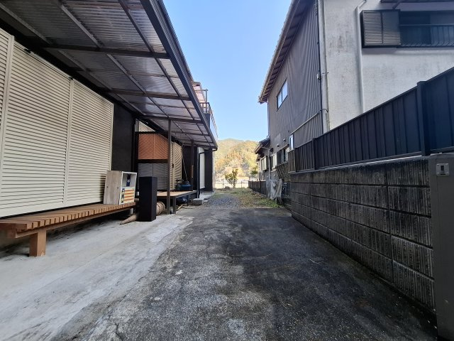 売中古戸建　静岡市葵区新間の外観|縁側があります。縁側前の空間の利用法を考えるのも楽しみですね。