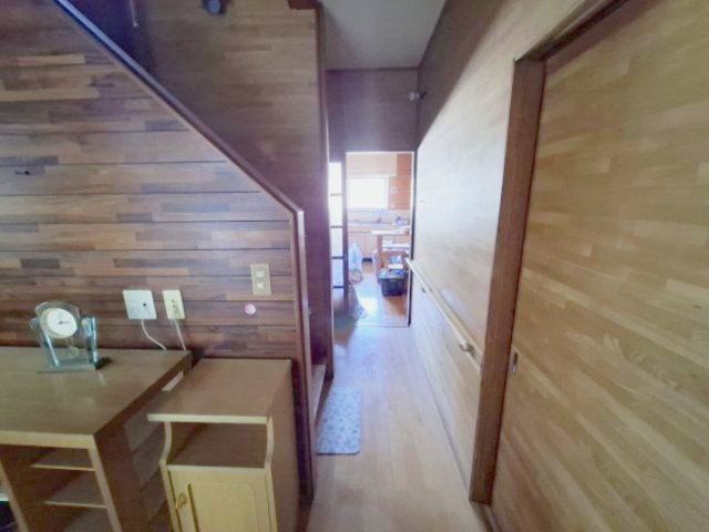 売中古戸建　静岡市葵区新間の玄関|急なお客様が見えられても玄関から居室が見えないので安心！