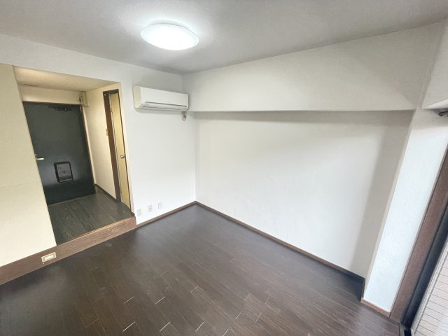 HOUSING１０１の居間・リビング|こちらの居間で趣味の時間をお楽しみください