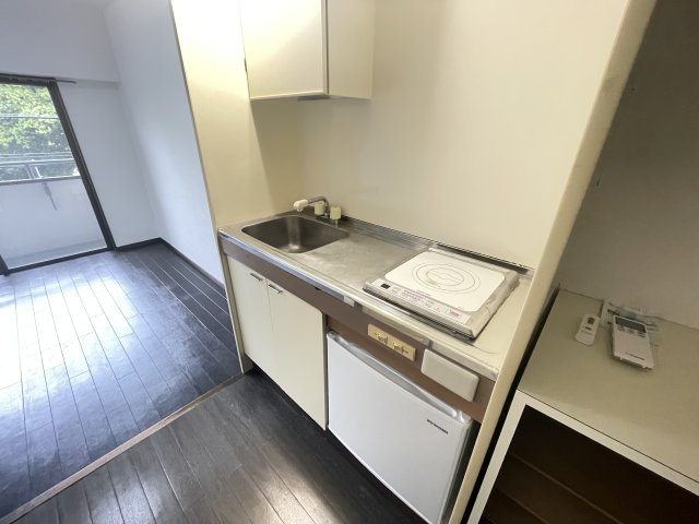 HOUSING１０１のキッチン|コンパクトなキッチンで掃除もラクラク