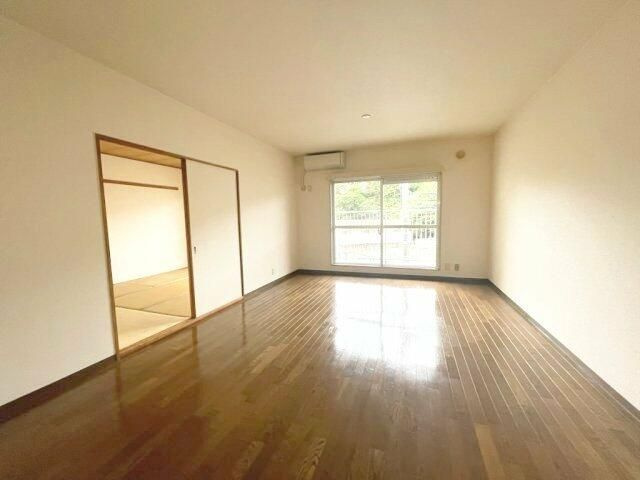 東船橋ガーデニア第３号棟の居間・リビング