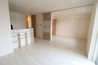 【洋室】 | ファミリア エテルナ | リビングルーム １２．１帖