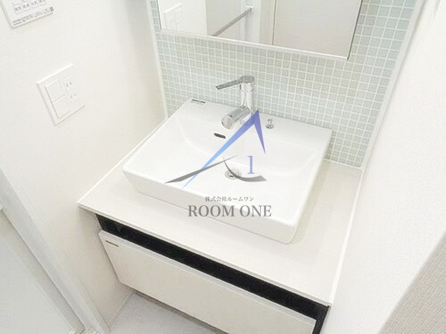 ライオンズ千代田岩本町ミレスーＫＤＡの洗面所|洗面台です。