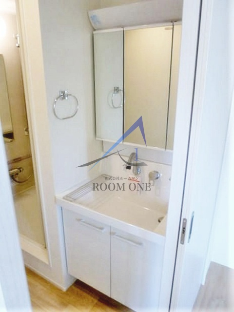 グランリュクス東大井の洗面所|独立洗面台です。