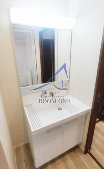 アムール・Ｋ・ｍｕｍｅの洗面所|独立洗面台です。