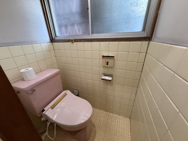 豊中市上野坂１丁目戸建のトイレ