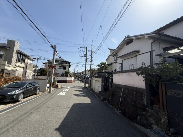 豊中市上野坂１丁目戸建の前面道路含む現地写真