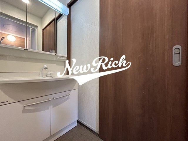 前橋市駒形町のアパートの独立洗面台