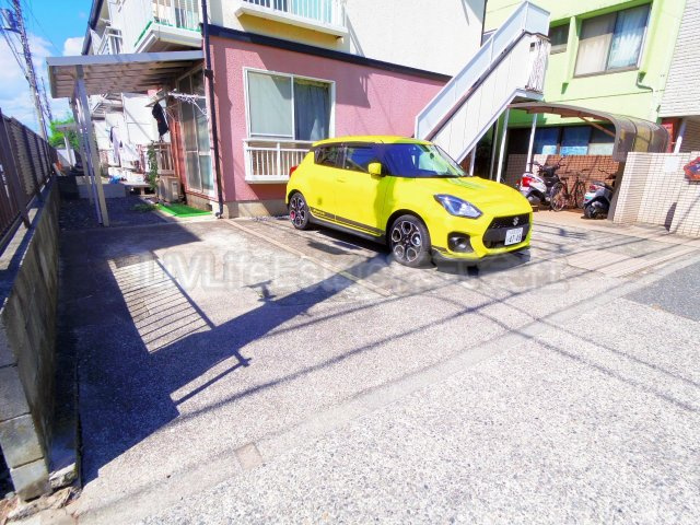 マーベラス一橋の駐車場