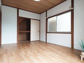 広島市安佐北区小河原町の一戸建ての寝室