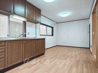 広島市安佐北区小河原町の一戸建ての居間・リビング