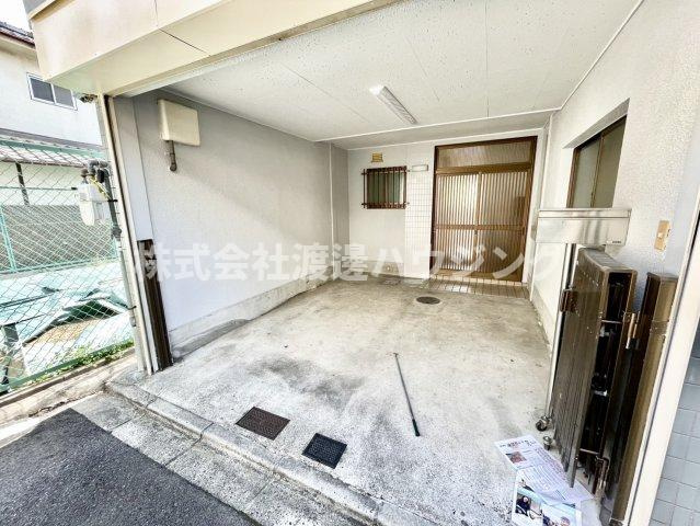 稲田本町2丁目貸家の駐車場