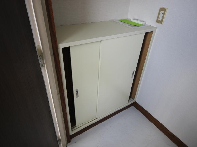 高槻ローズハイツB棟の玄関