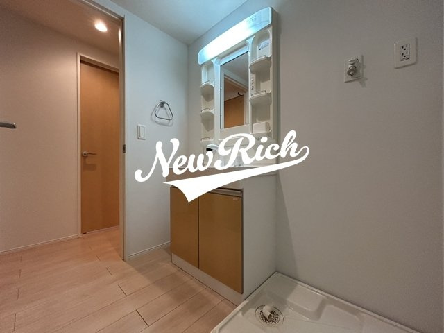 北群馬郡吉岡町大字大久保のアパートの独立洗面台