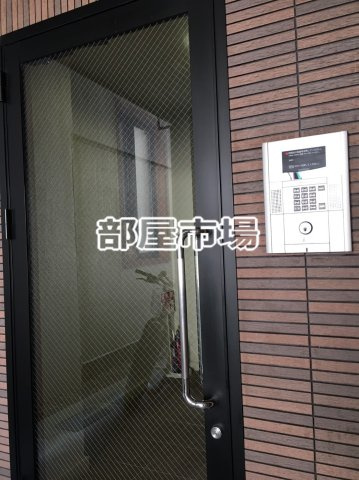 アパートメント両国緑のエントランス