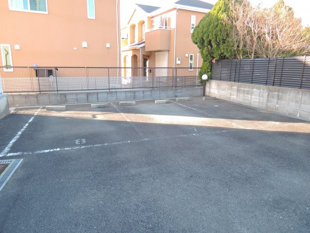 シャトーグランデイノウエの駐車場