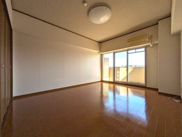ガーデンハイム西村の居間・リビング