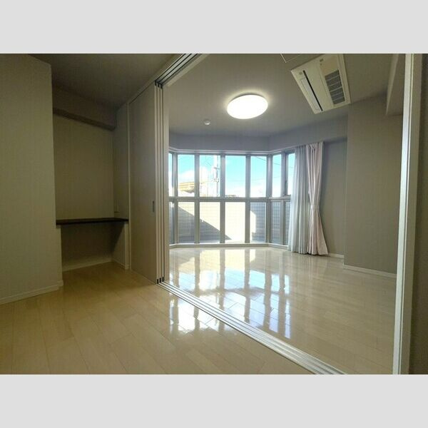 プレミアム菱屋西の居間・リビング