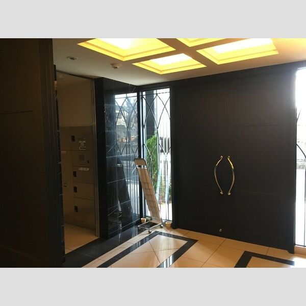 プレミアム菱屋西のロビー