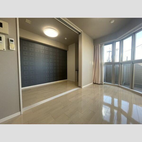 プレミアム菱屋西の居間・リビング