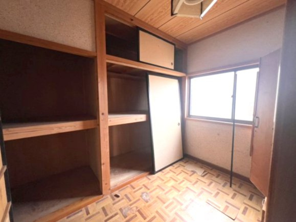 重厚な純和風邸宅｜欄間・床の間・続き間のある本格和室住宅の洋室