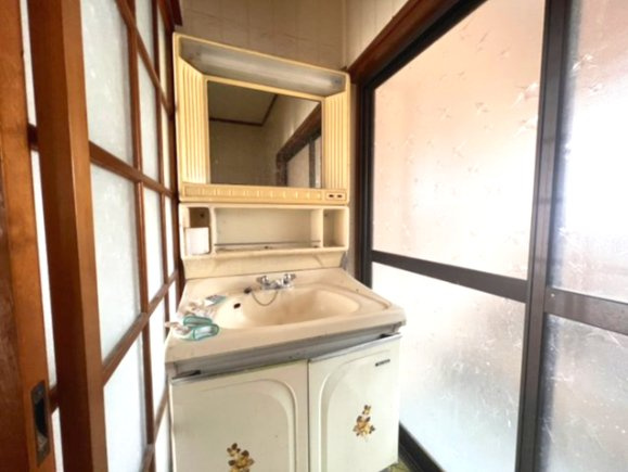 重厚な純和風邸宅｜欄間・床の間・続き間のある本格和室住宅の洗面所