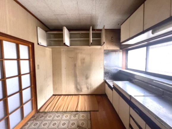 重厚な純和風邸宅｜欄間・床の間・続き間のある本格和室住宅のキッチン