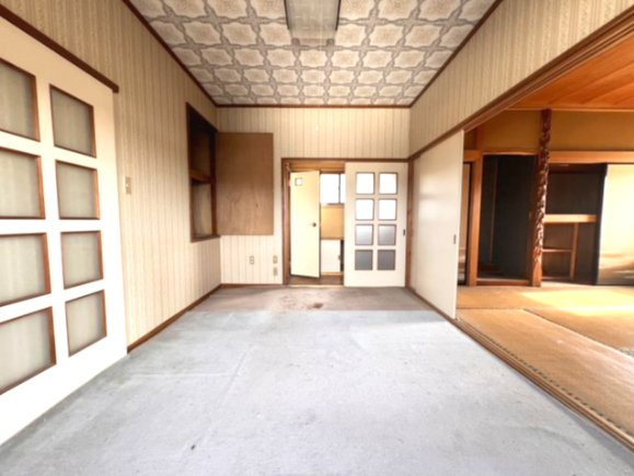 重厚な純和風邸宅｜欄間・床の間・続き間のある本格和室住宅の洋室