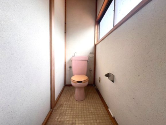 重厚な純和風邸宅｜欄間・床の間・続き間のある本格和室住宅のトイレ