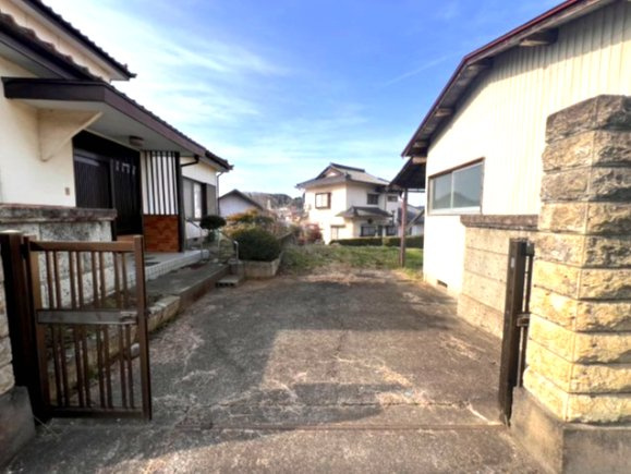 重厚な純和風邸宅｜欄間・床の間・続き間のある本格和室住宅の駐車場